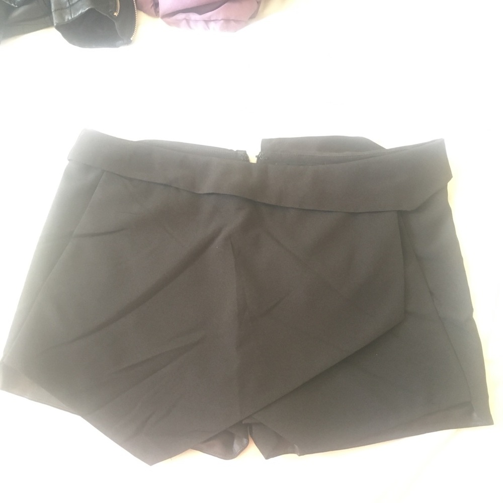 Black Skort